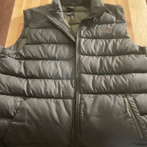 Men’s The North Face puffy vest